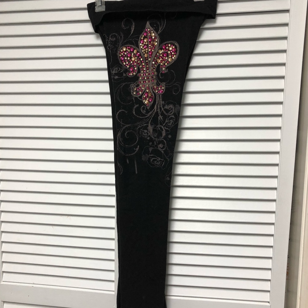 T Party Fashion Black Leggings with Pink Studded Fleur-de-Lis